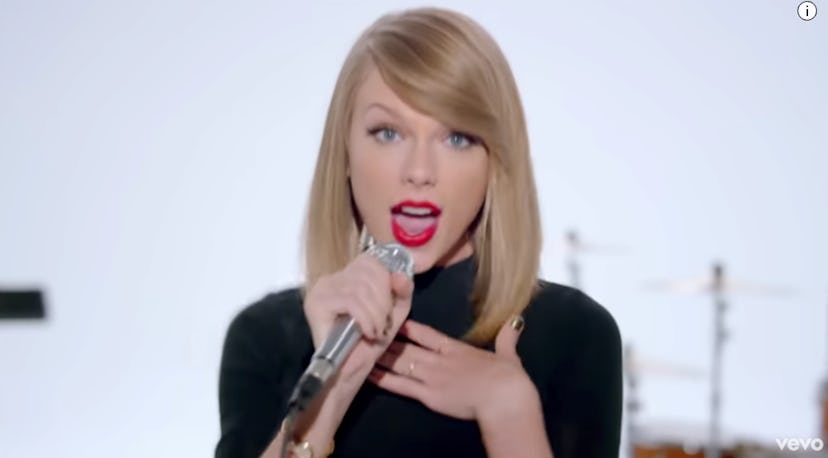 Taylor Swift in "Shake It Off" music video