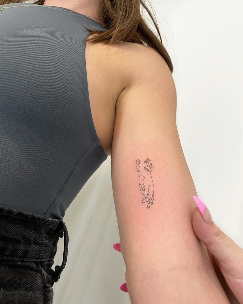 Simple linework tattoo.