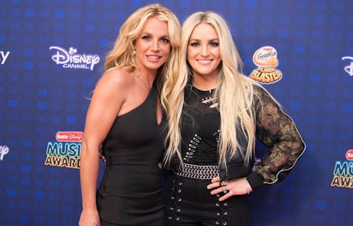 Britney Spears and younger sister Jamie Lynn Spears on the red carpet.