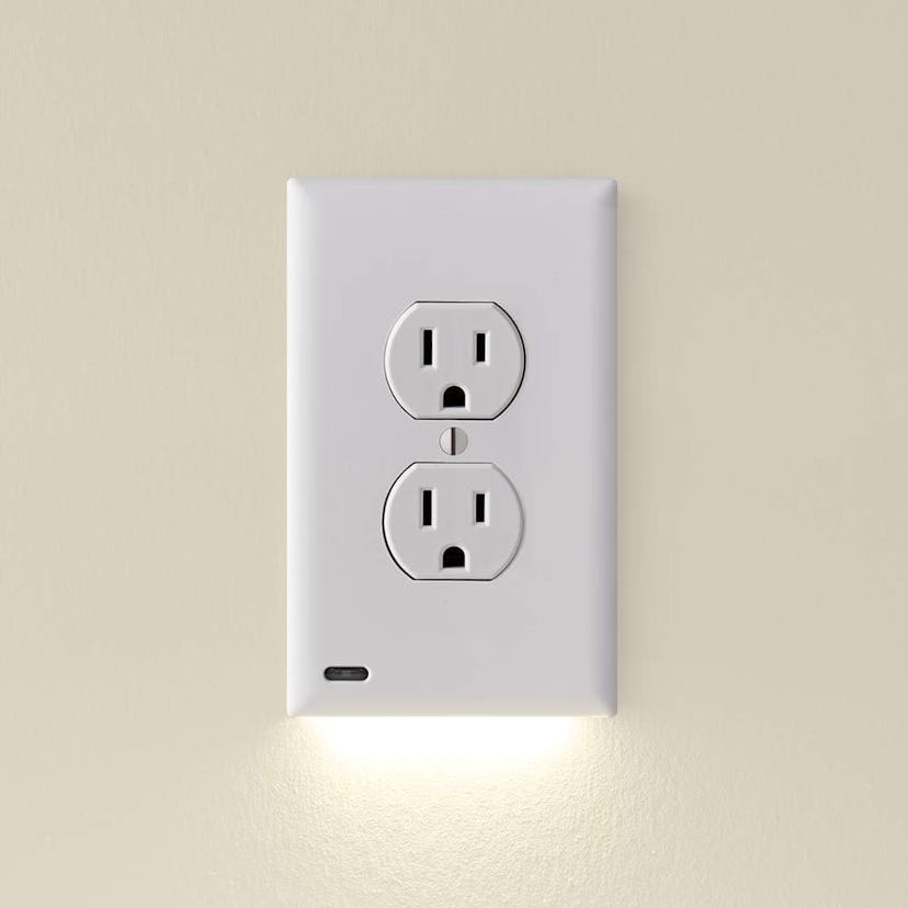 SnapPower Outlet GuideLight