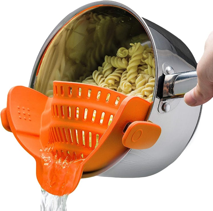 Kitchen Gizmo Snap N' Strain Pot Strainer 