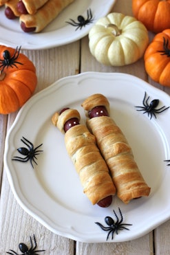 Mummy hot dogs, one of many cute halloween lunch ideas for kids