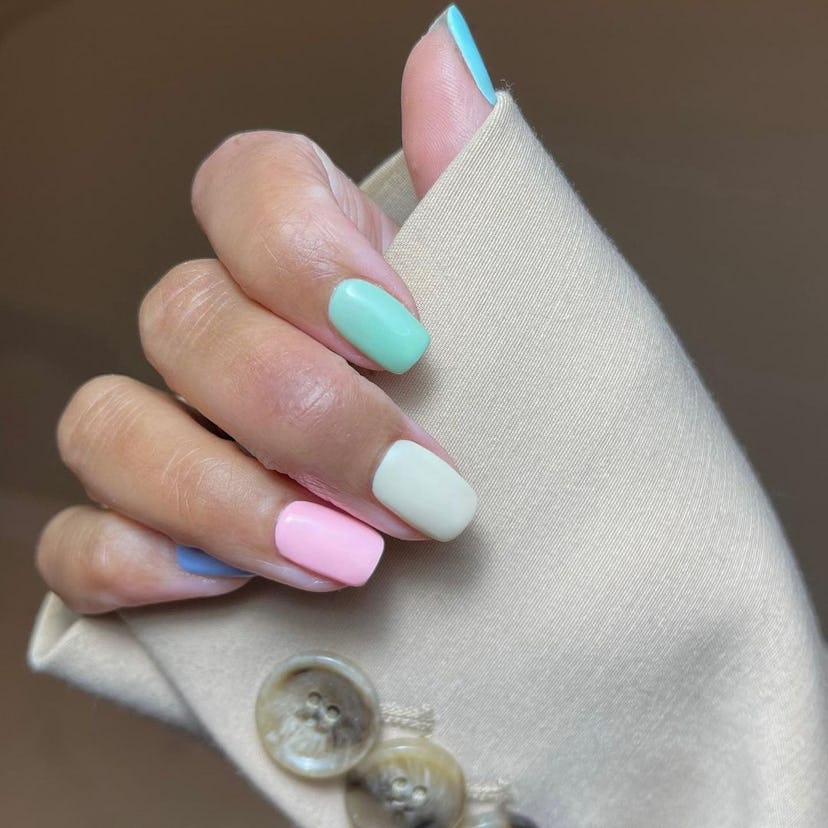 Pastel Skittle nails that are inspired by 1989 (Taylor’s Version).