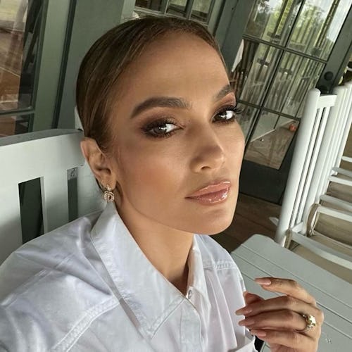 Jennifer Lopez nude nails in natural squoval shape