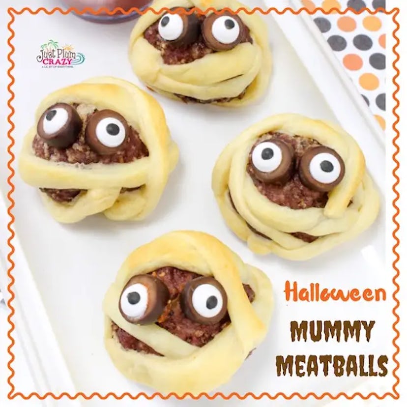 Halloween lunch ideas for kids include these cute mummy meatballs with eyeballs.