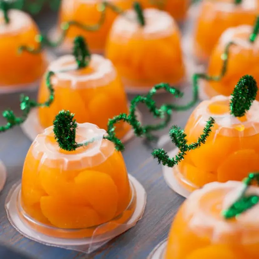 Pumpkin mandarin fruit cups, a cute Halloween lunch idea for kids