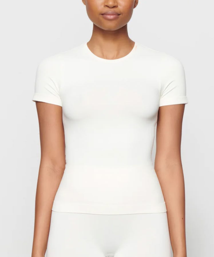 white seamless t-shirt