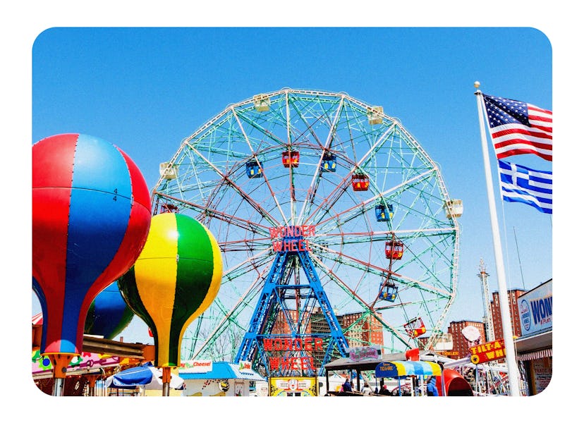 The Wonder Wheel in Coney Island, Brookyln, the perfect place for a family trip