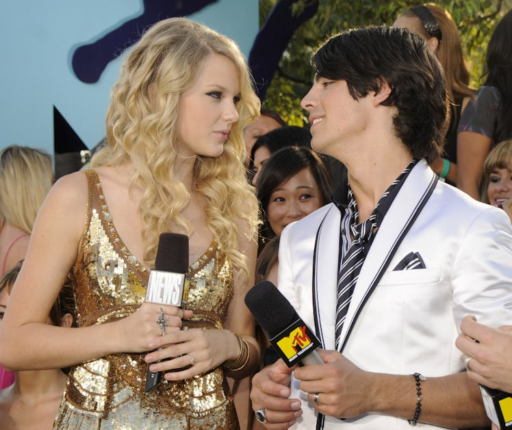 Taylor Swift and Joe Jonas, born the same year (1989), at the 2008 MTV Video Music Awards.