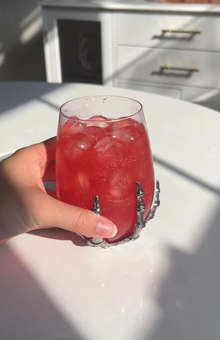 You can make a poison apple margarita for your Halloween party cocktail menu. 