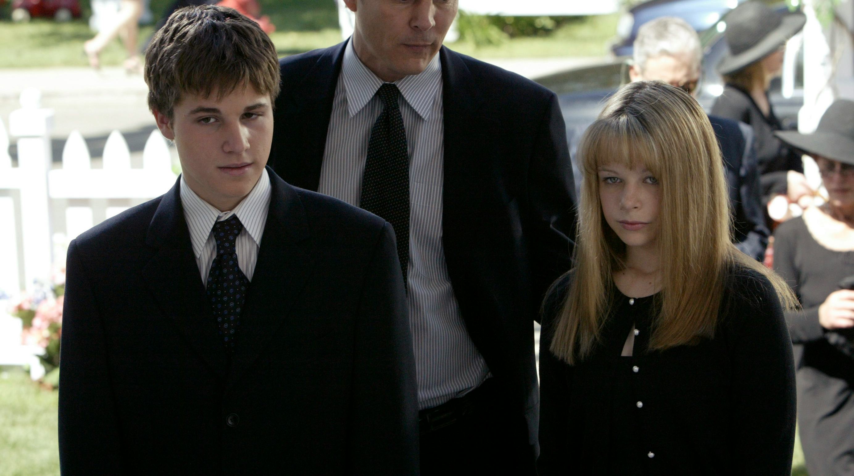 The Van de Kamp children, Andrew (Shawn Pyfrom) and Danielle (Joy Lauren).