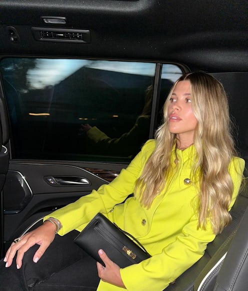 sofia richie grainge blonde waves and natural makeup