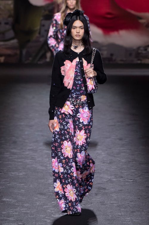 Chanel Spring 2024: Singing the Praises of Simplicity 26 0512afdc a774 432c 9235 81a52fc2729c gettyimages 1714903374