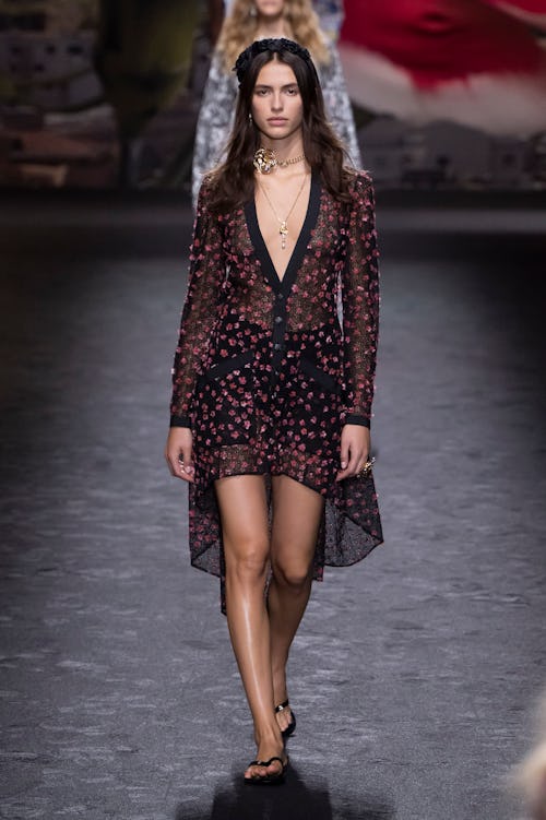 Chanel Spring 2024: Singing the Praises of Simplicity 34 1395ba55 3e58 46d4 9a02 1eaec309f931 gettyimages 1714903412