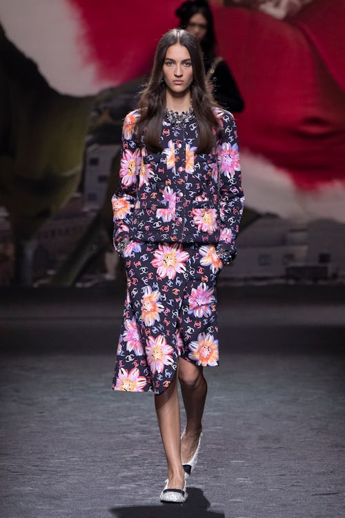 Chanel Spring 2024: Singing the Praises of Simplicity 41 29129fa3 f232 4a1f 9ebc db63b9585441 gettyimages 1714903392