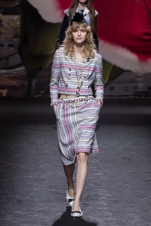 Chanel Spring 2024: Singing the Praises of Simplicity 25 31a5a606 0aca 4fcf 85e6 80b11272a812 gettyimages 1714903153