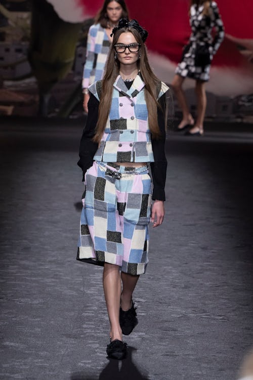 Chanel Spring 2024: Singing the Praises of Simplicity 19 5b43692c b570 45e2 ae93 f3c76d193984 gettyimages 1714902955