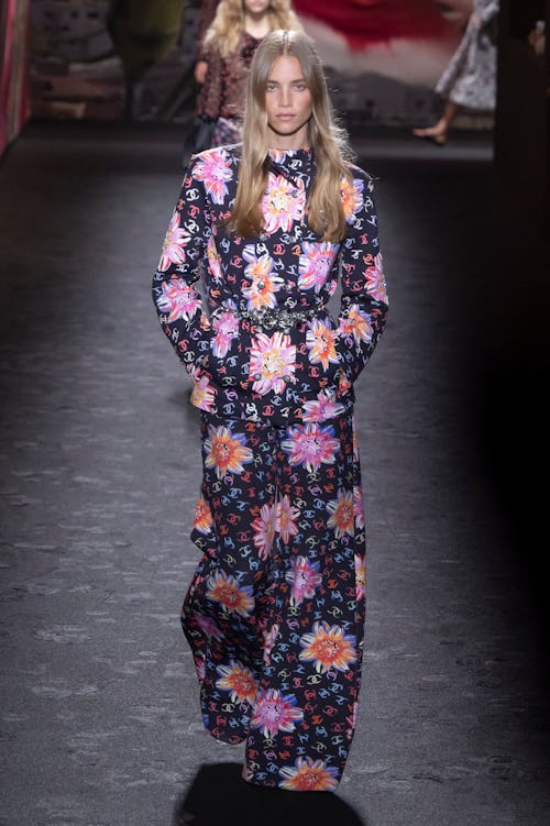 Chanel Spring 2024: Singing the Praises of Simplicity 37 85517aee f45d 4cd7 b20f e50309c4600e gettyimages 1714903181