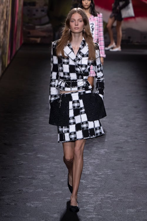 Chanel Spring 2024: Singing the Praises of Simplicity 33 c661134e 5d59 466a 82f3 b546fe35038b gettyimages 1714902973