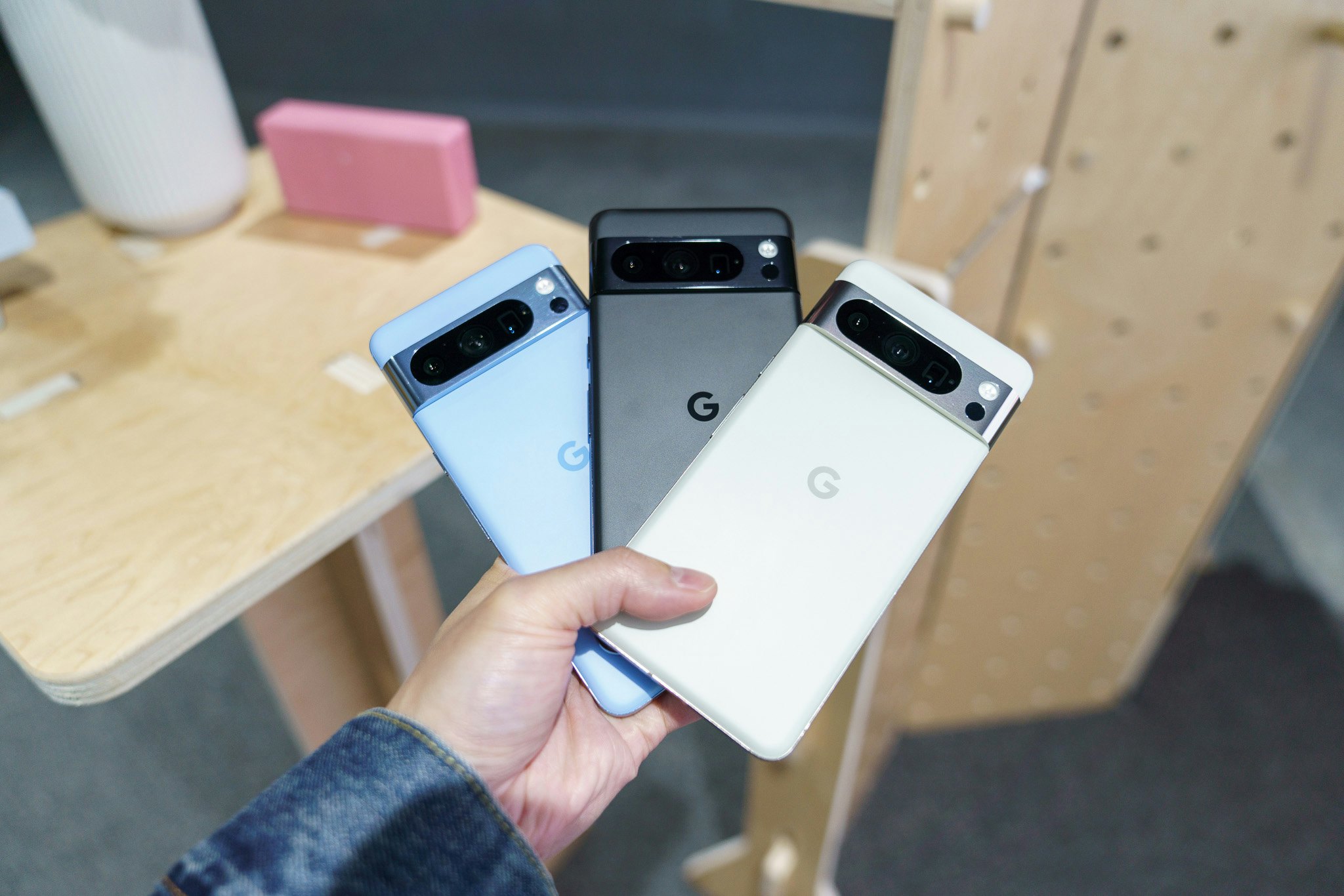 Google Pixel 8 and 8 Pro hands-on review: an AI camera that can