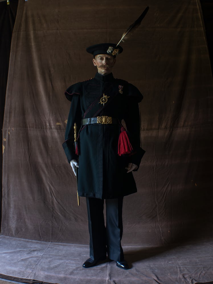 Tilda Swinton wears a Scottish military officer uniform.
