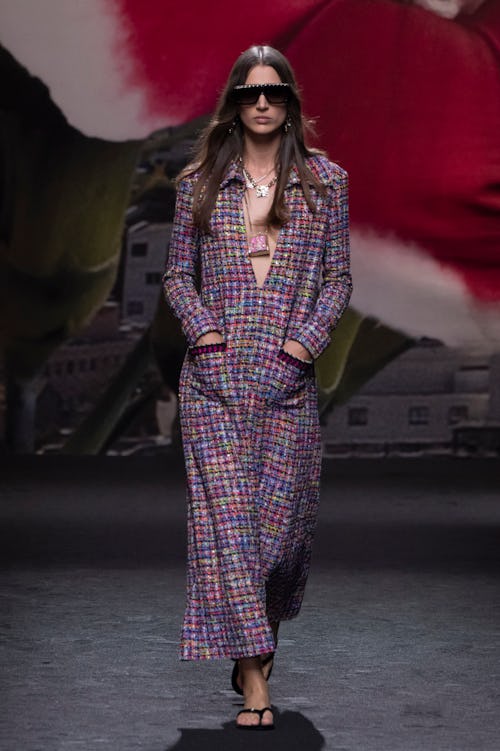 Chanel Spring 2024: Singing the Praises of Simplicity 29 f3cf8af2 02d3 4588 afb4 a2ce3fc60aac gettyimages 1714902743 1