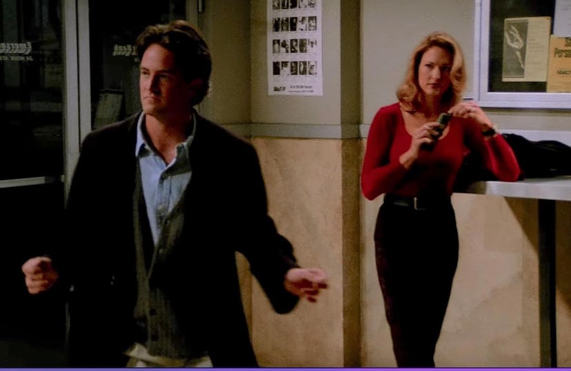 Chandler got trapped in an ATM vestibule with Victoria’s Secret model Jill Goodacre in ‘Friends’ Sea…