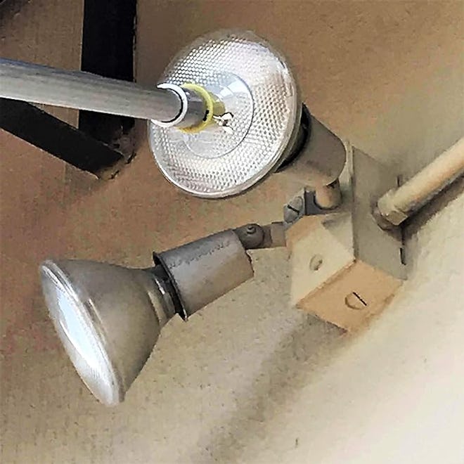 DocaPole High Ceiling Light Bulb Changer