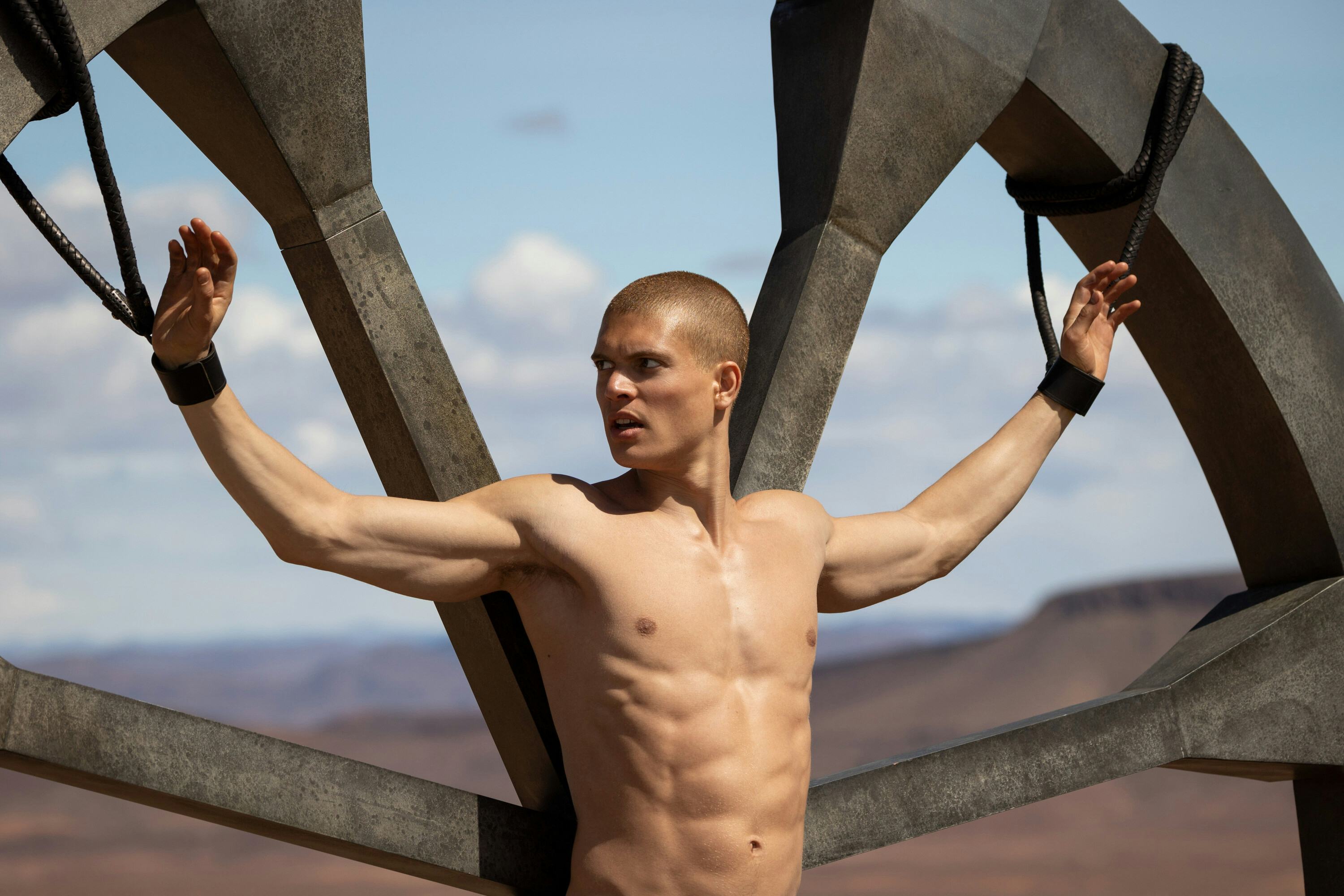 Josha Stradowski (Rand al&rsquo;Thor) in the second season of &lsquo;The Wheel of Time,&rsquo; which has already been &hellip;