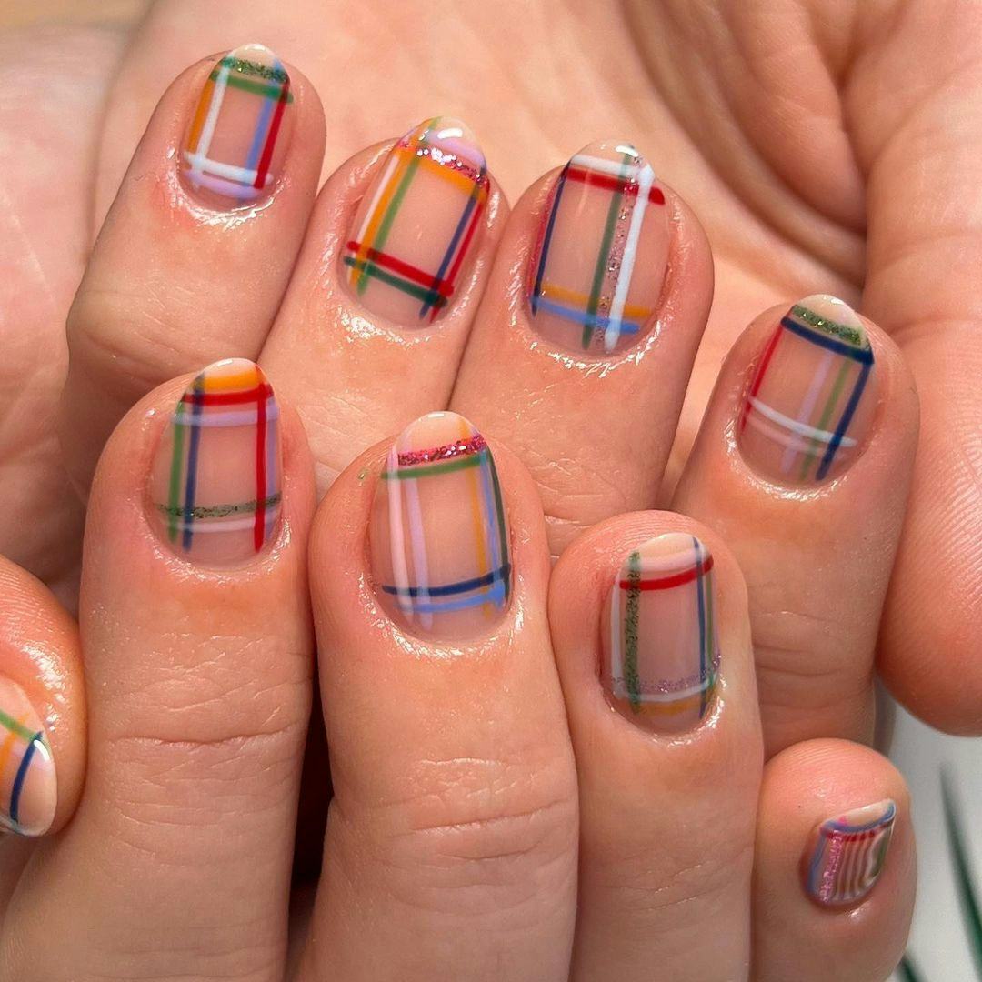 Minimalist Plaid Nails for Fall 2023