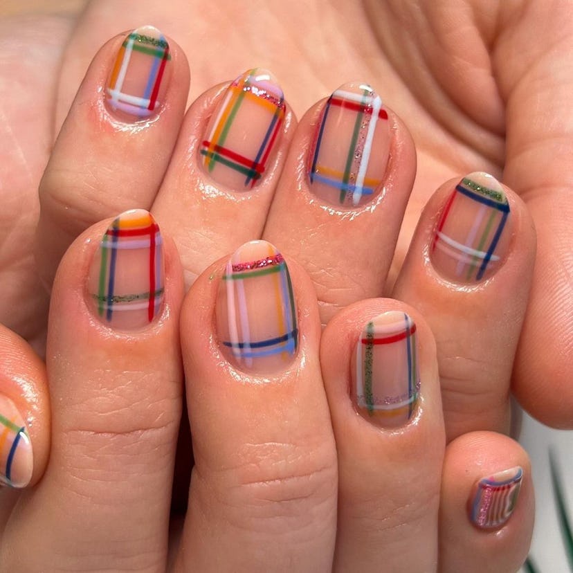 Minimalist Plaid Nails for Fall 2023