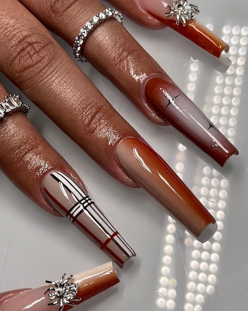 Minimalist Plaid Nails for Fall 2023