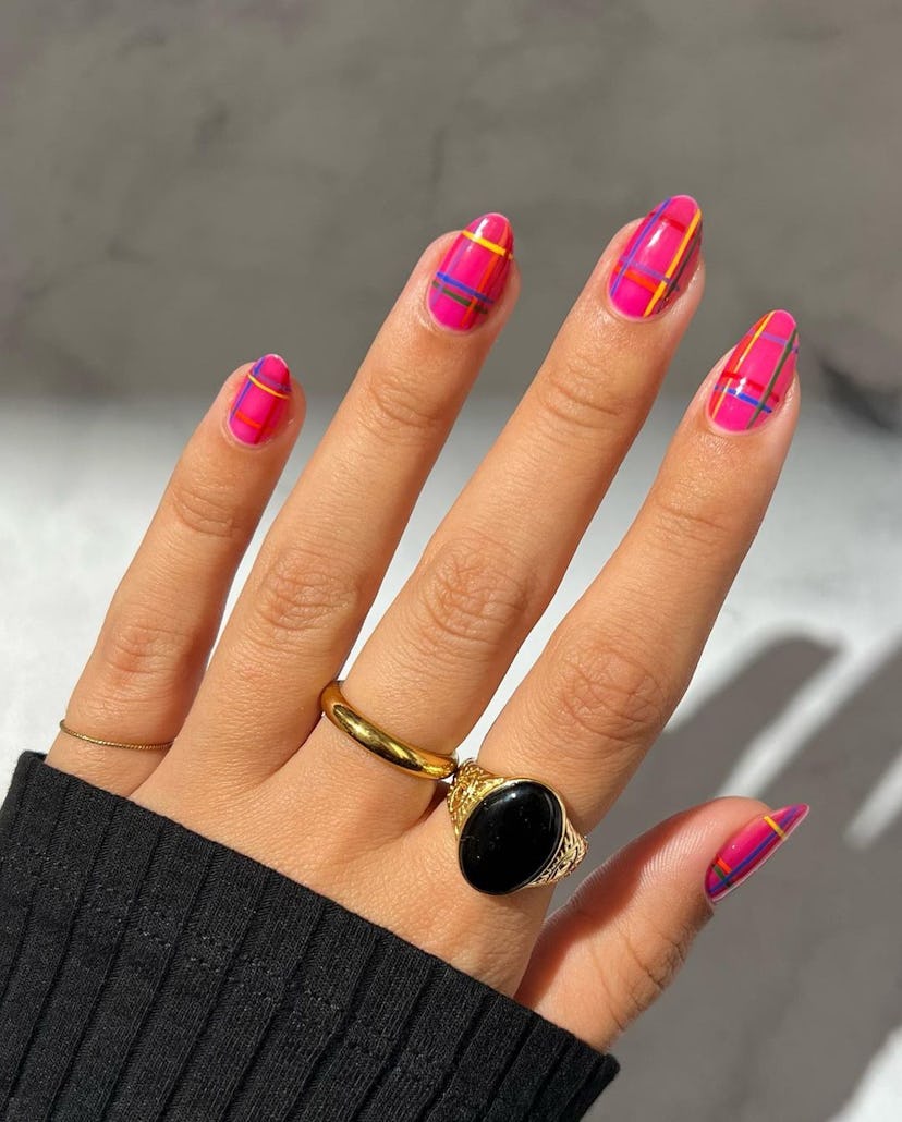 The Plaid Nail Trend Taking Over 2025