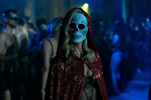 Carla Gugino in 'The Fall of the House of Usher.' Photo via Netflix