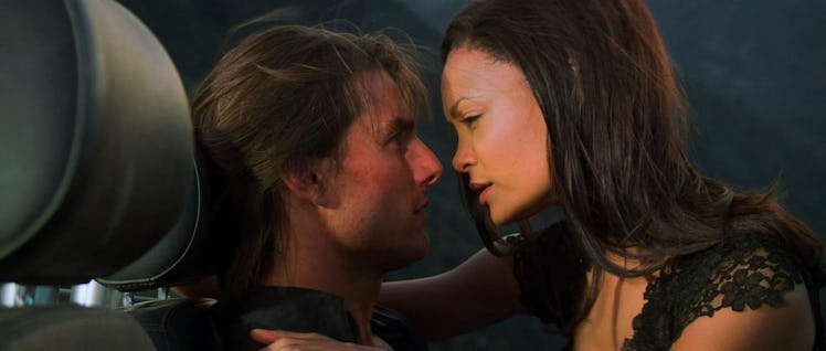 Ethan Hunt (Tom Cruise) and Nyah Nordoff-Hall (Thandiwe Newton) in Mission: Impossible II