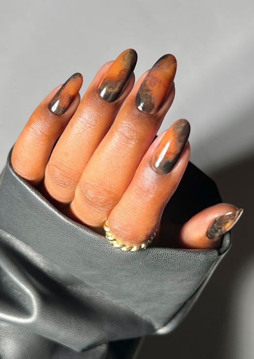 Marbled swirls in warm toned polish colors match the dark academia aesthetic.