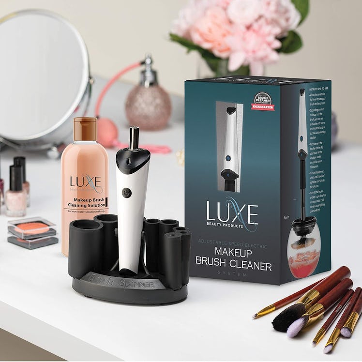 Luxe Electric Makeup Brush Cleaner With Makeup Brush