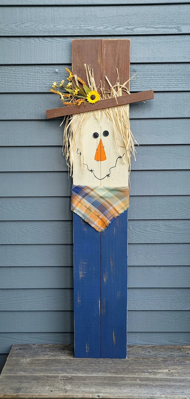 Scarecrow Porch Leaner for Thanksgiving fall porch decor