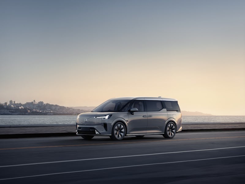 Volvo EM90 minivan
