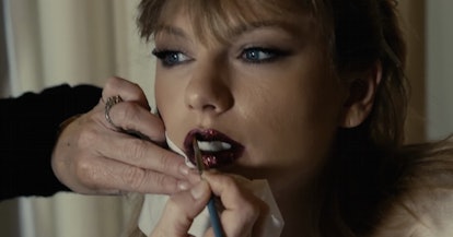 Taylor Swift glitter lipstick in IDWLF video