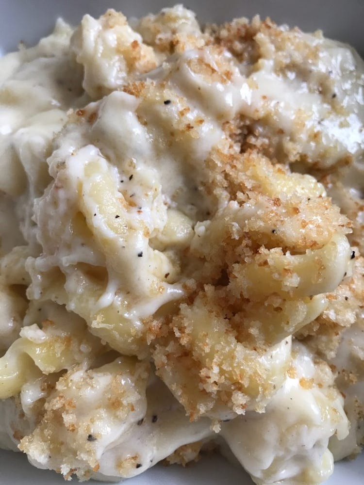 Homemade baked macaroni and cheese, the best Thanksgiving mac and cheese recipe