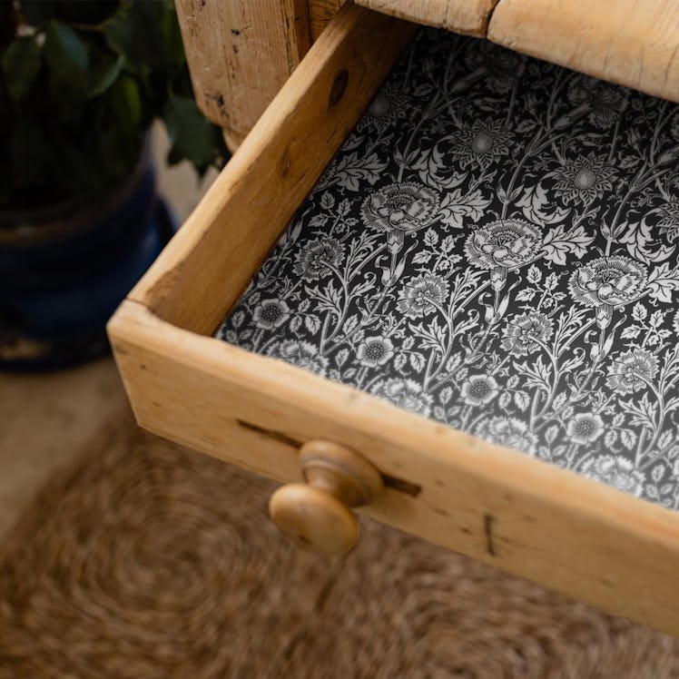 The Master Herbalist Sandalwood Scented Drawer Liners (Pack of 5)