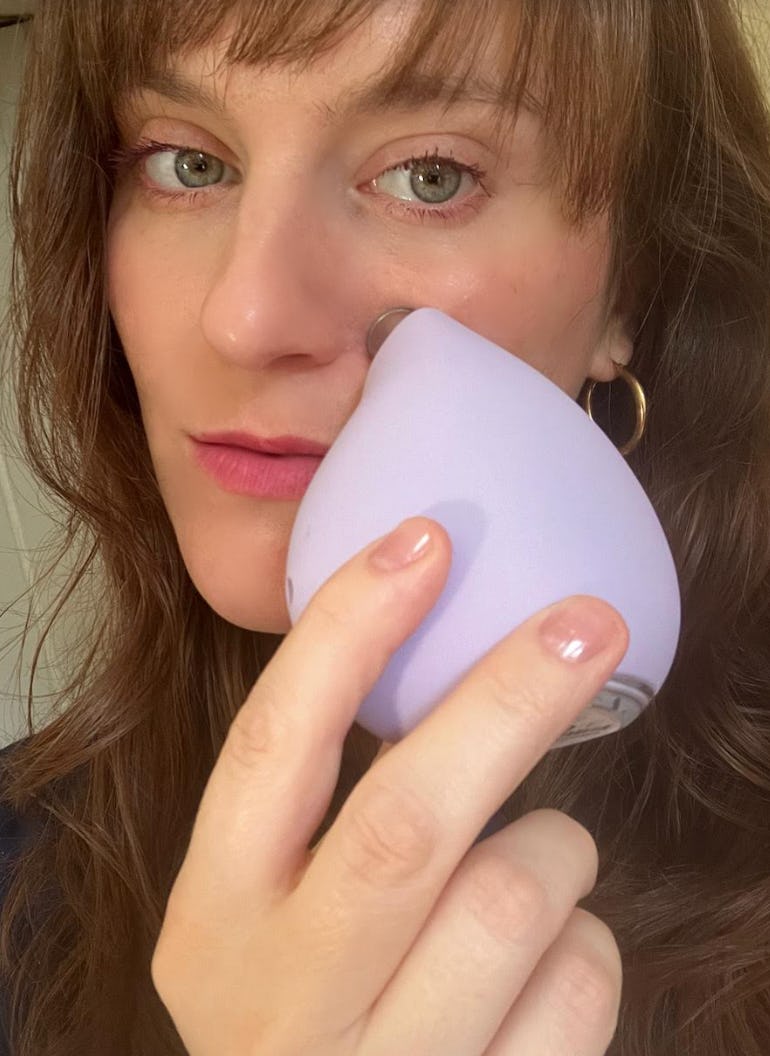 Testig the FOREO KIWI derma device.