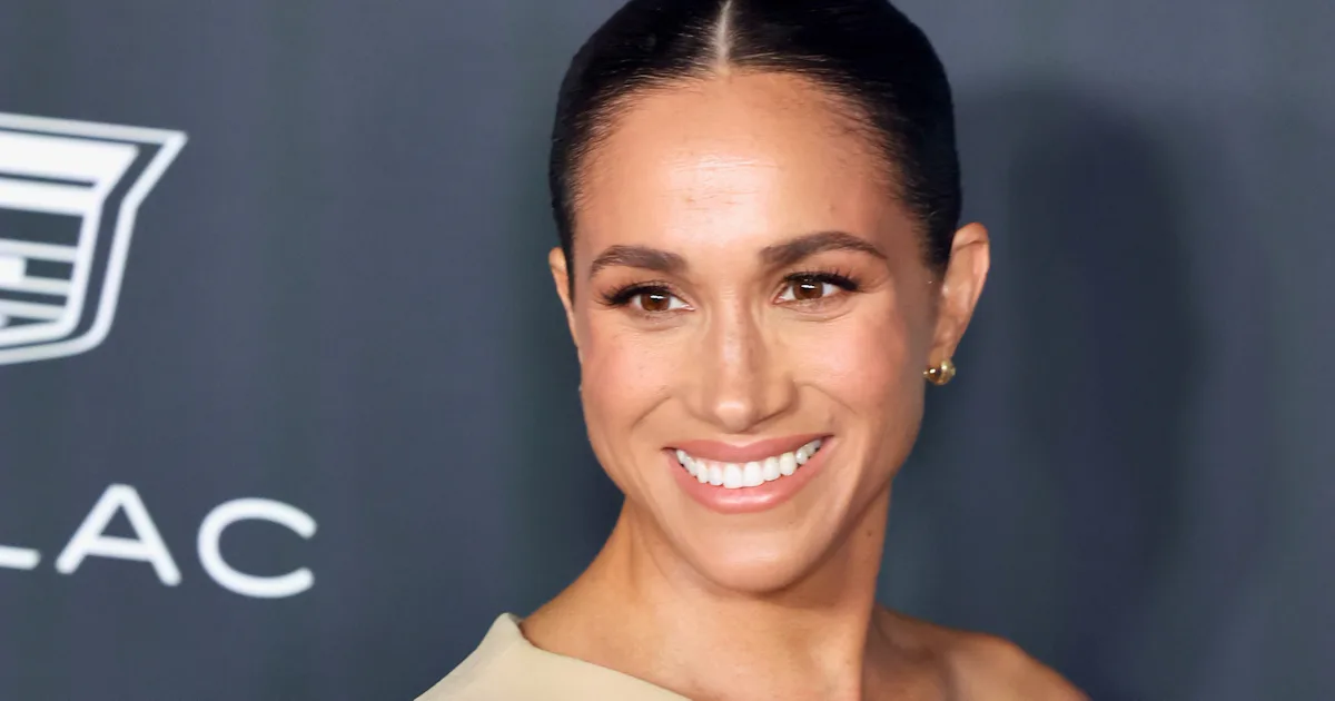 meghan markle one shoulder dress Loved Meghan Markle's black one-shoulder dress? ASOS's maternity version looks identical