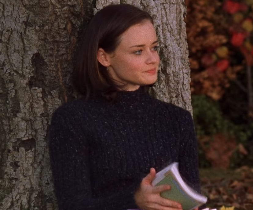 Rory reading on 'Gilmore Girls.' Screenshot via Netflix