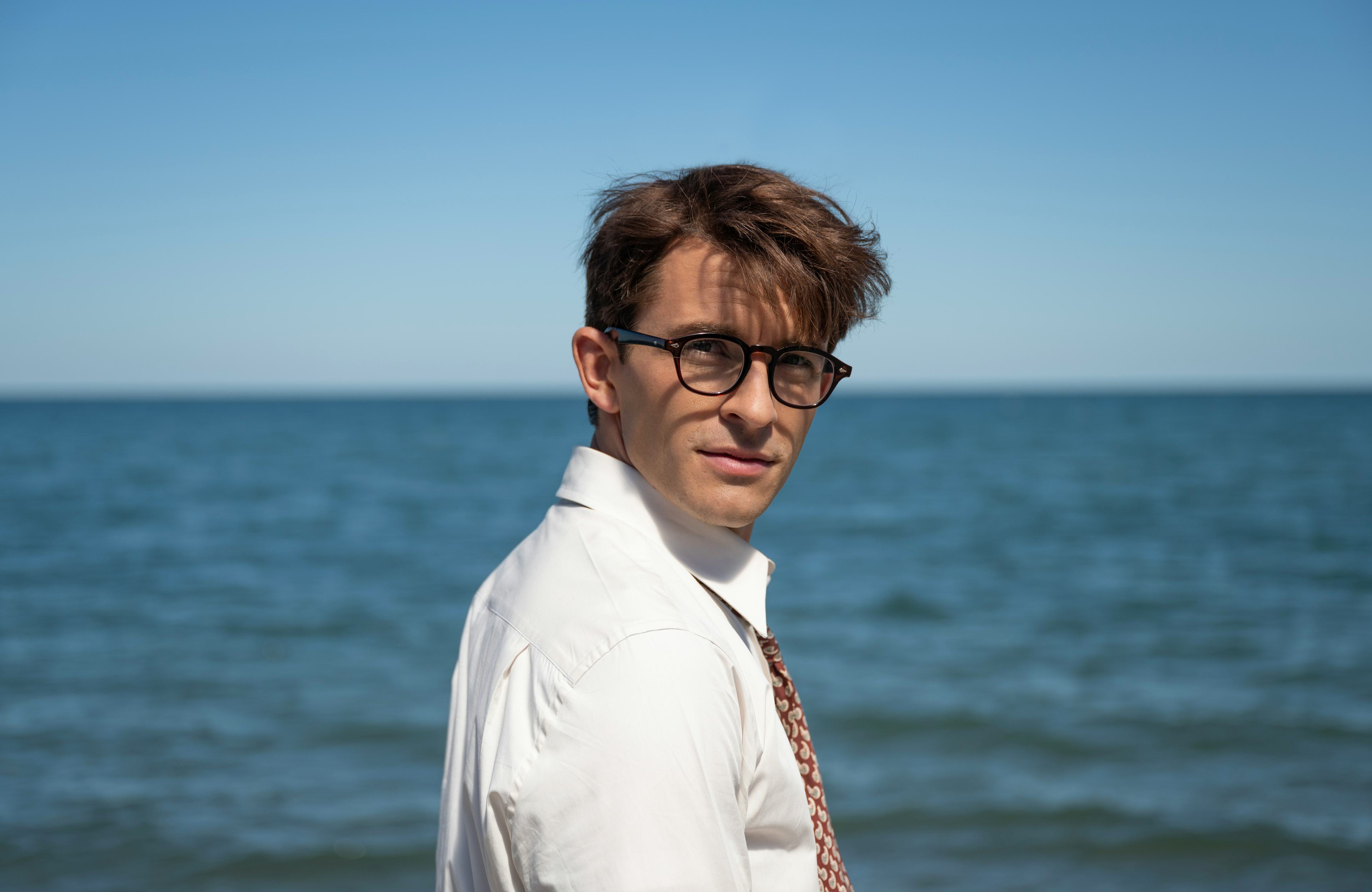 Jonathan Bailey On &lsquo;Bridgerton’ Season 3, &lsquo;Fellow Travelers&rsquo;, & LGBTQ