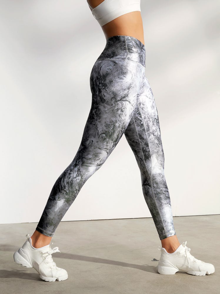 FeatherFit™ Crossover 24" Leggings in Silver