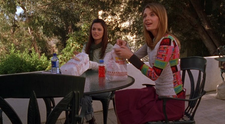 Marissa and Summer on 'The O.C.' eat lunch at Harbor High School. 