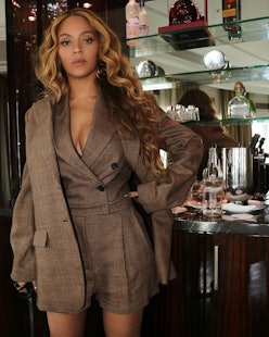 Beyonce blazer suit set and long curls