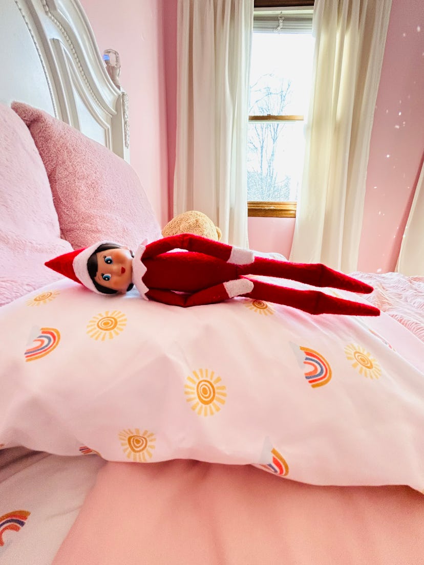 last minute elf on the shelf prank idea: lying on pillow watching you